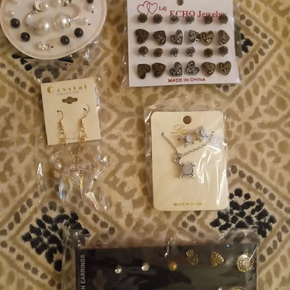 Surprise 🫢 Earring bundle